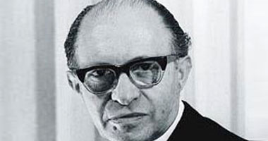 سعيد الشحات يكتب.. ذات يوم 3 أبريل 1979.. «بيجين» يزور الأهرامات وسط اتهامه بزعمه «مشاركة اليهود فى بنائها».. ومرافقوه يتساءلون عن سبب عدم وجود أعلام إسرائيلية فى شوارع القاهرة 