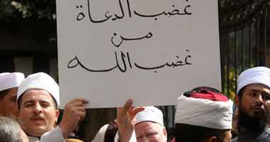 أمن الأوقاف يطرد الأئمة المتظاهرين أمام الوزارة