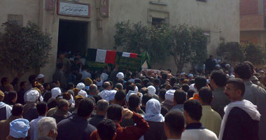 أهالى قرية  شبرا البهو بالدقهلية يشيعون جثمان مدير مباحث البحر الأحمر