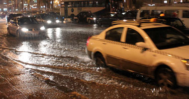 سقوط أمطار كثيفة على طنطا.. والدفع بسيارات لشفط المياه من الشوارع