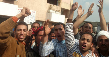 اعتصام العاملين بشركة كوكاكولا بأسيوط للمطالبة بتحسين أوضاعهم
