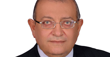 تظاهر مئات العاملين بهيئة البترول اعتراضا على تغيير رئيس الهيئة