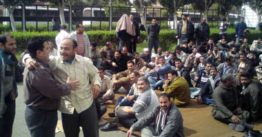 اعتصام عمال سيراميك كليوباترا السويس بسبب الرواتب