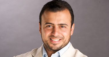 "مصطفى حسنى" يواصل الحديث عن "التجربة العمرية" مع عمرو الليثى