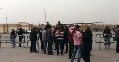 فى قضية قتل المتظاهرين..محامى إسماعيل الشاعر يتهم النيابة بالتقصير فى عدم تقديم أيمن نور وجميلة للمحاكمة وأنها وجهت الاتهام لأشخاص بعينهم.. والمحكمة تقرر تأجيل القضية لـ20فبراير لتعقيب النيابة العامة