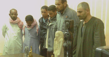 ضبط 60 قطعة أثرية وتماثيل ذهبية بحوزة 6 مسجلين بالوادى الجديد