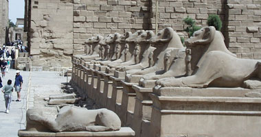 حواس ينفى تخريب الآثار لصالح طريق الكباش
