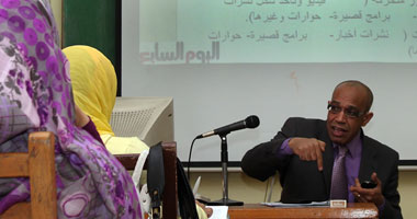 مدير مركز صحفيون متحدون يطالب بخصخصة الإعلام الحكومى