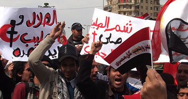 شيخ سلفى وشاب مسيحى قادا مظاهرة ضد الفتنة الطائفية بالتحرير