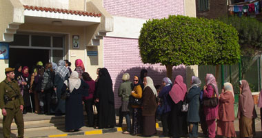 إقبال كبير من المواطنين على لجان الاستفتاء بالشرقية