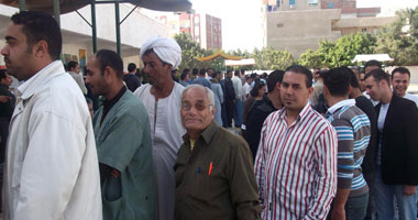 ناخبو "الزرائب" يعترضون على عدم ختم أوراق التصويت