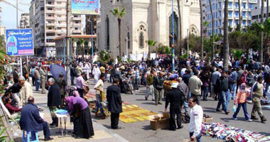 500  طالب بالتعليم الصناعى يقطعون شارع قصر العينى 