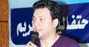 عمرو رمزى يكرم أمهات الشهداء 