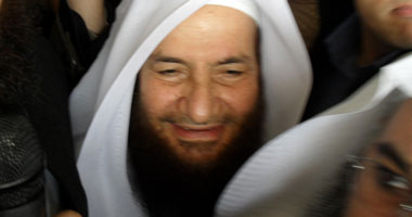 "السلفيين وقعوا فى بعض".. معركة شرسة بين مُنظر السلفية المعاصرة ومؤسس"المدخلية".. عبد الرحمن عبد الخالق: منهج المدخلى فرق بين المسلمين ويٌبدع الإمام البخارى.. والمداخلة يردون: أنت إخوانى تكفر الدول الإسلامية