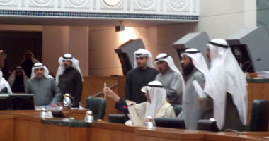 نواب الكويت المتهمون باقتحام مجلس الأمة يرحبون برفع الحصانة عنهم 