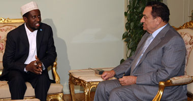 مبارك يبحث مع شيخ شريف جهود المصالحة بالصومال