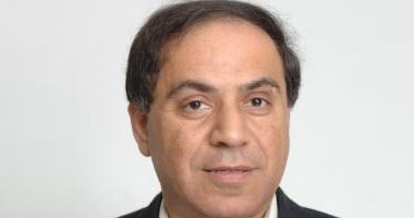 أحمد الشهاوى يقرأ قصائده فى معرض سيرة التوت لـ عبد الوهاب عبد المحسن