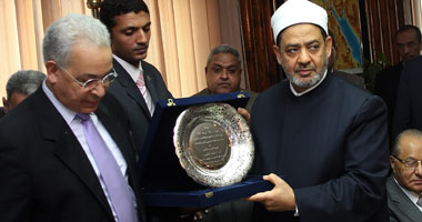 تكريم شيخ الأزهر فى اجتماع الأعلى للجامعات اليوم