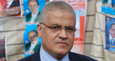 "حريات المحامين" تطالب بإقالة شفيق وتجميد الحزب الوطنى
