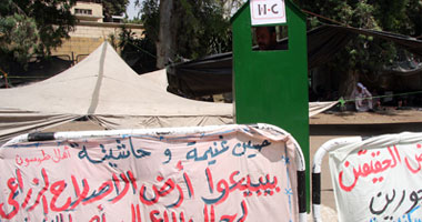 معتصمو "طوسون" يهاجمون "أباظة " و"لبيب" على أنغام الطبول