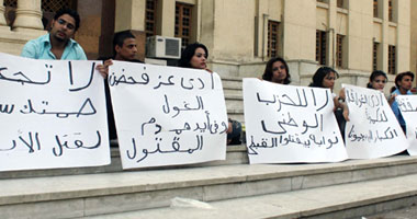 بالصور.. مظاهرة لأقباط بالكاتدرائية ضد "عز"   