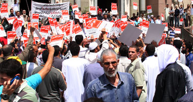 بالصور.. مظاهرات السلفيين تسيطر على المشهد بالقاهرة.. هتفوا لإقالة المفتى أمام دار الإفتاء..ووصلوا أمام الكاتدرائية بالعباسية للمطالبة بإعادة كاميليا شحاتة..ومسيرتان من مسجدى النور والفتح إلى العباسية