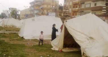 21 أسرة ينصبون خياما أمام محكمة فوه 