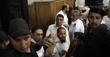 فى قضية خلية الزيتون.. مشادات بين المحكمة والدفاع لعدم إخلاء سبيل المتهمين.. ومتهم يطالب بمحاكمته كأحد رموز النظام.. والتأجيل لـ 18 مارس لاتخاذ إجراءات الطعن بالتزوير على أمر الاعتقال الصادر للمتهمين