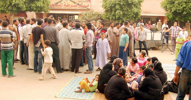 تجمهر أهالى كفر البطيخ احتجاجا على مصرع شاب تحت عجلات القطار