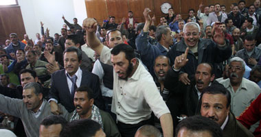 "مؤتمر عمال مصر" يتظاهر أمام البرلمان فى أول مايو