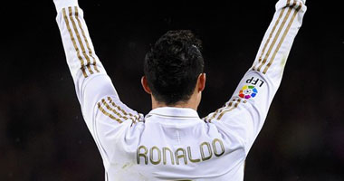 نجوم ريال مدريد يطالبون بعودة رونالدو إلى الملكى فى الصيف