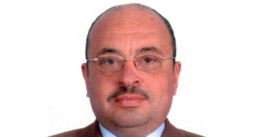 المشروعات الصغيرة والمتوسطة رهان الحكومة الرابح لتشغيل الشباب.. علاء السقطي: المجمعات الصناعية تجربة تهدف إلى جذب أكبر عدد من الباحثين عن فرص عمل وتنفيذ استثمار ناجح.. والمشروعات الصغيرة تتلقى دعما كبيراً