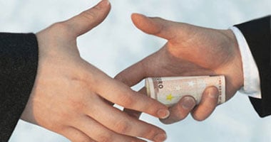 أسامة عبد الرازق يكتب: القضاء على الفساد هو الحل