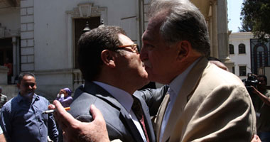 "أباظة" و"البدوى" يتعانقان أمام مؤيديهم
