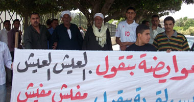 أهالى العوايضة بالقصاصين يتظاهرون اعتراضاً على نقص الخبز 