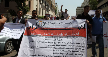 "أعضاء التدريس" يجتمعون مع مسئول التنسيق بـ"العسكرى"
