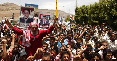 وفد عسكرى يمنى يزور النصب التذكارى للشهداء المصريين 