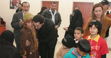 نصير شمة يعزف للاجئين العراقيين فى دمشق