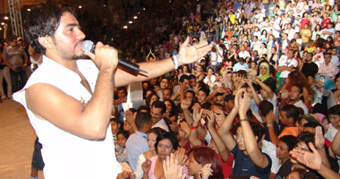 تامر حسنى على المسرح الرومانى