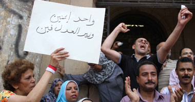 موظفو الشهر العقارى يدخلون فى إضراب عام عن العمل