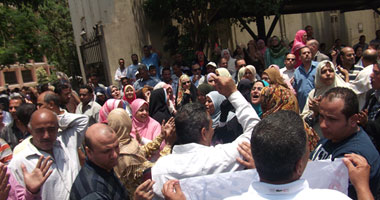 معلمو أسوان يهددون بالإضراب عن العمل لتجاهل مطالبهم
