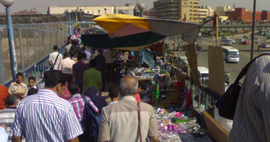 أهالى يقطعون طريق بلبيس منيا القمح بسب الباعة الجائلين
