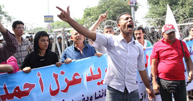 "أقباط من أجل مصر" يوزعون بياناً : نار مرسى ولا جنة شفيق