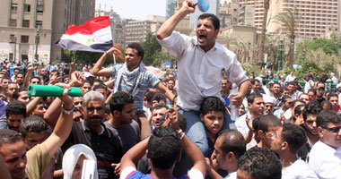 الآلاف يتوافدون على التحرير للمشاركة فى مليونية "العدالة".. صباحى وعلى وأبو الفتوح على رأس ثلاث مسيرات.. ومرسى يعلن مشاركته ويؤكد: يجب إعادة محاكمة القتلة.. والصحة تدفع بـ 25 سيارة إسعاف