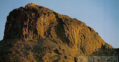 مصرع عامل بمحجر بعد سقوطه من جبل