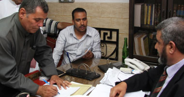 بالصور..مدرسو الأزهريجمعون التوقيعات لعزل طنطاوى
