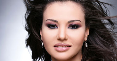 دينا فؤاد تقرأ مسرحية "فى بيتنا شبح" مع لينين الرملى