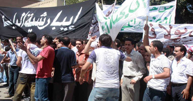 بالصور..5 آلاف قبطى يتظاهرون بسبب كاهن البلينا المشلوح