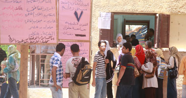 بالصور.. فوضى سحب بطاقات اختبار القدرات للثانوية