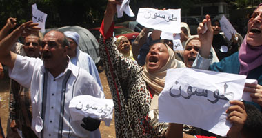 أهالى طوسون يقطعون الطريق المؤدى لوزارة الزراعة